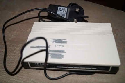 Photo of free TP-Link 5 Port Giganet Switch (Pinkneys Green SL6) #1