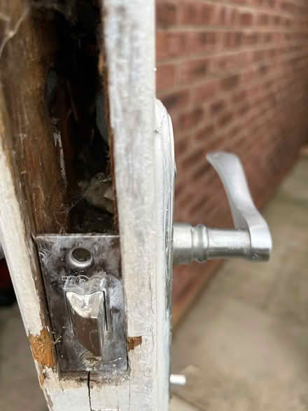 Photo of Door latch or lock (Greenmeadow, Swindon SN25) #1