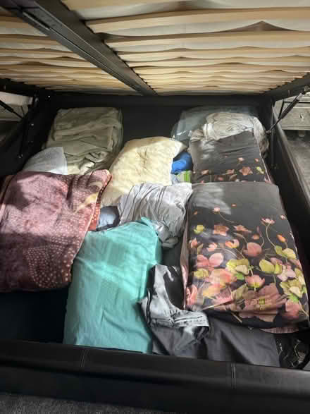 Photo of free Bedding (TW16) #1