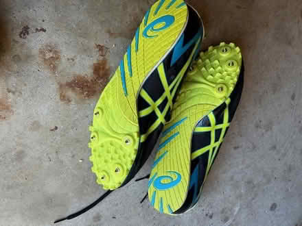 Photo of free Mens track shoes (West End San Rafael) #1