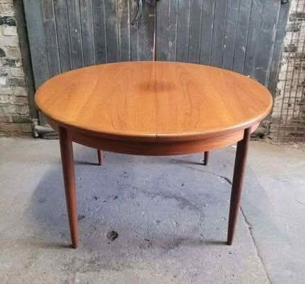 Photo of Round dining table (Matlock DE4) #1