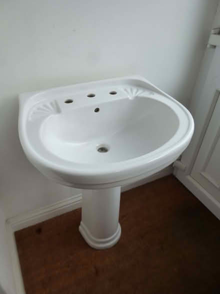 Photo of free Imperial Bathrooms pedestal washbasin (Patchway BS34) #1