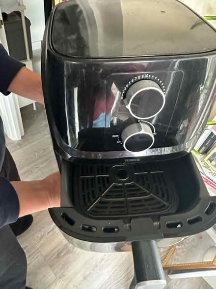 Photo of free Tower air fryer (does not turn on) (South Tottenham N15) #2