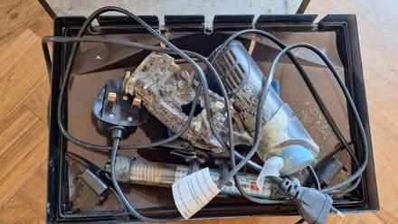 Photo of free Aquarium fish tank with pump and heater (Ashtead KT21) #2