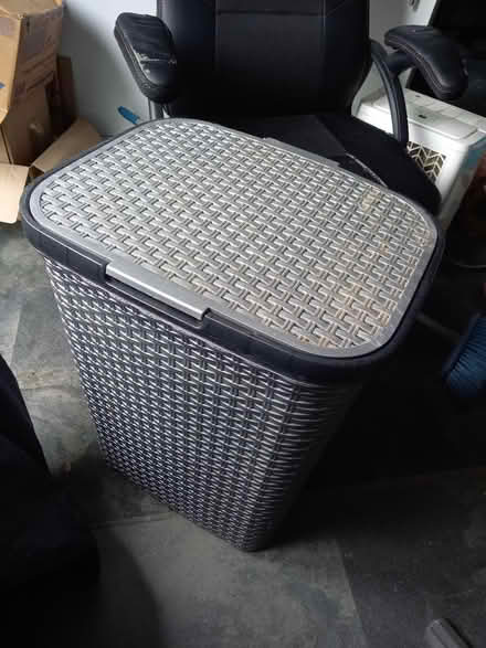 Photo of free Great laundry basket (E8 2lr) #3