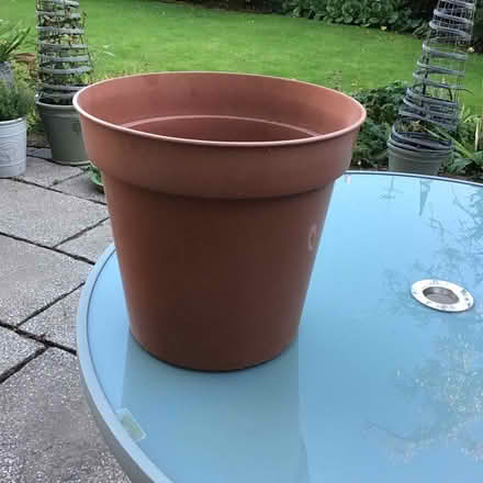 Photo of free 12" Sankey plastic flower pot. (Alderley Edge SK9) #1