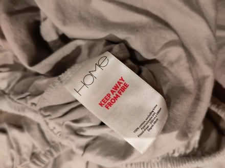 Photo of free Elasticated double bedsheet (E14 9FE) #2