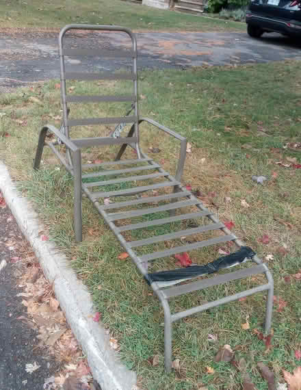 Photo of free cushion-less lounger (Britannia) #1