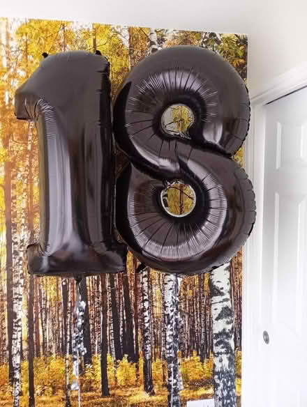 Photo of free Helium-filled balloons: "18" in black (Welling DA16) #1