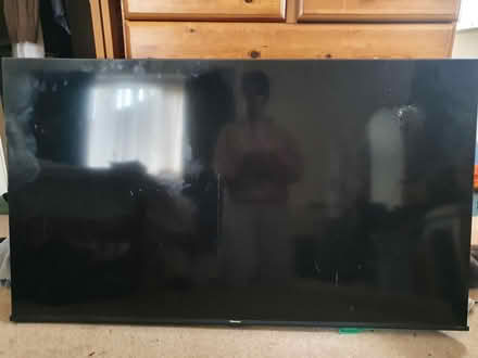 Photo of free Hisense 55" TV for Spares or repair (Wilsham Road, OX14) #1