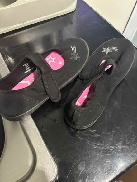 Photo of free School plimsolls (DA11) #4
