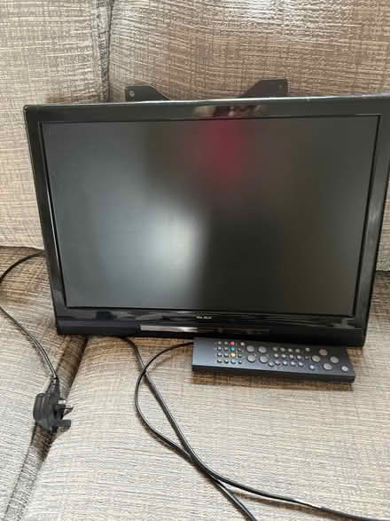 Photo of free 18β TV on wall bracket. (Carlisle CA3) #2