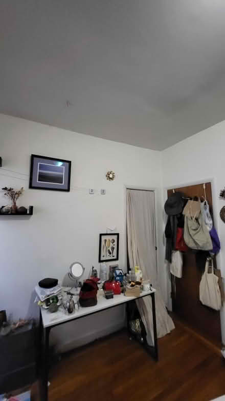 Photo of free Desk/Table (11231) #1