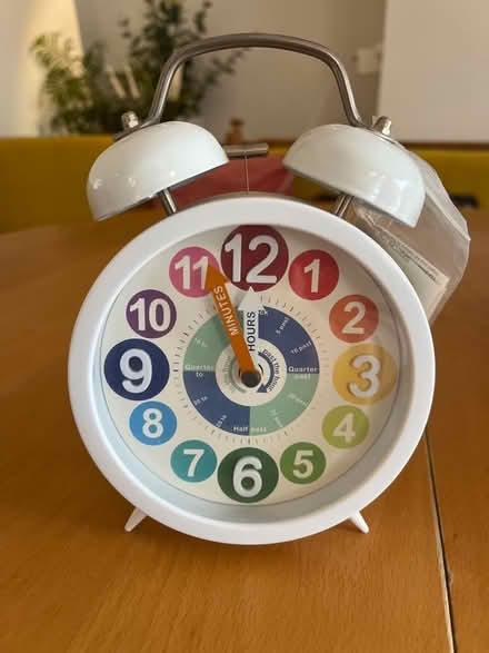 Photo of free A clock with time teaching labels (Woodley RG6) #1