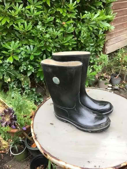 Photo of free Heavy duty men's wellies size 8 (Malvern Link WR14) #1