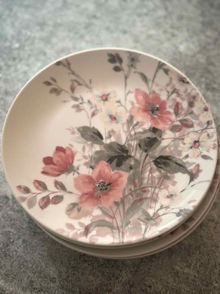 Photo of free 6 Small side plates (Gipton LS8) #1