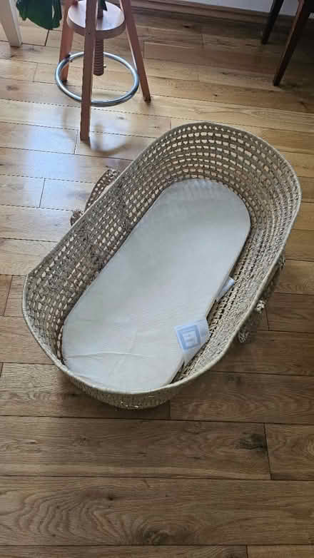 Photo of free moses basket (High barnet EN5) #2