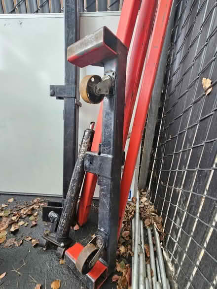 Photo of free Parts of a Mobile Stand/Crane (Fair Oaks and Wolfe) #2