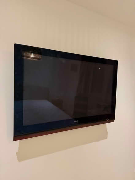 Photo of free 40’ LG TV (Old but working) (N18) #4