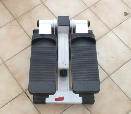 Photo of free Step exerciser (Rhewl LL13) #1