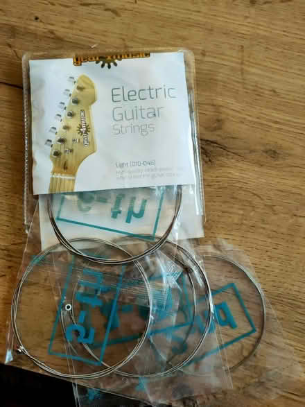 Photo of free Electric guitar strings (brinnington sk5) #1