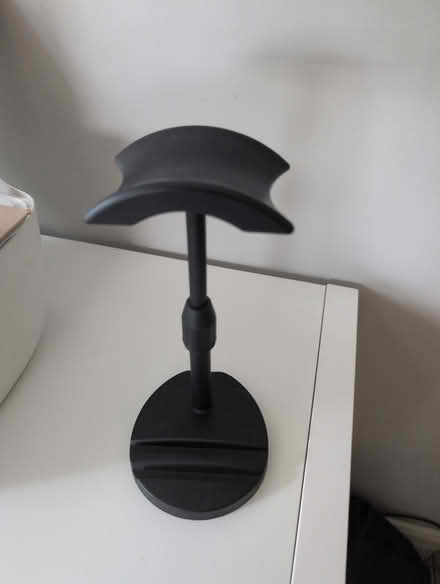 Photo of free Headphones + phone holder (Salford M6) #2