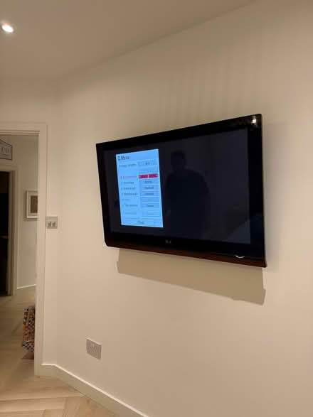 Photo of free 40’ LG TV (Old but working) (N18) #2