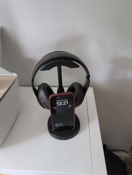 Photo of free Headphones + phone holder (Salford M6) #1