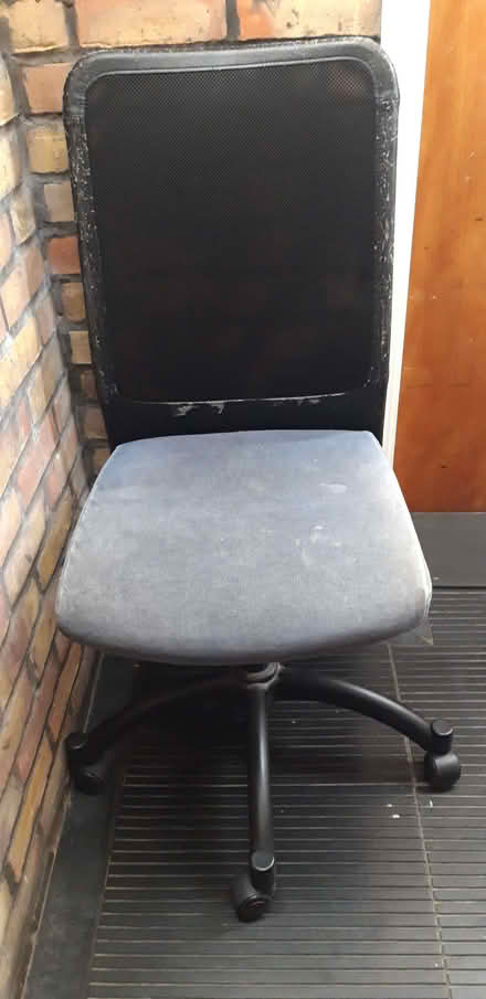 Photo of free Office chair, swivelling, adjustable height (Purley CR8) #1