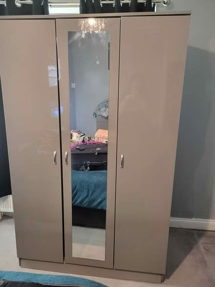 Photo of free 3 door wardrobe (Tn343ty) #1