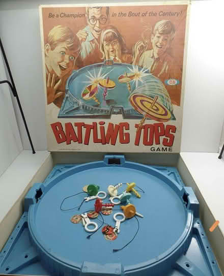 Photo of Battling tops (Hull. HU7) #1