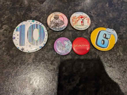 Photo of free Badges (M33) #1