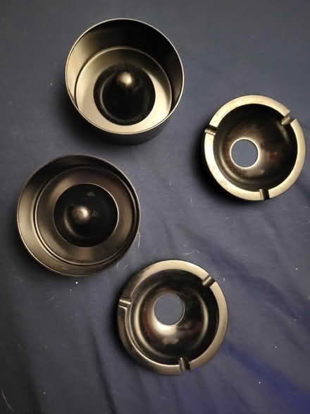 Photo of free 2 ash trays (West Croydon CR0) #3