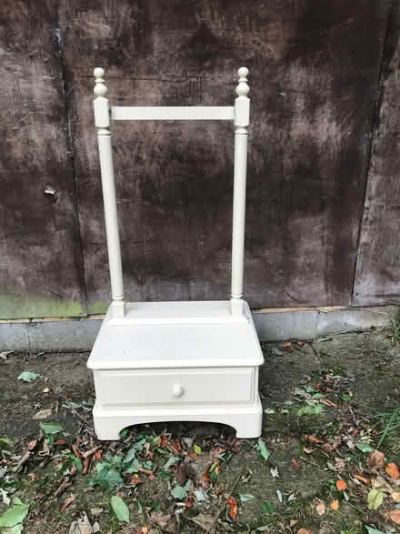 Photo of free mirror with drawer (no mirror) (Sockbridge CA10) #1