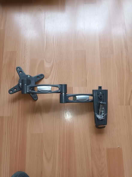 Photo of free TV / PC monitor wall mount (Woodley RG5) #2