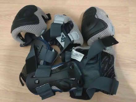 Photo of free Elbow and knee pads and wrist guards for skating (islington N1) #1