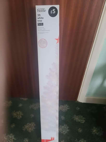 Photo of free 3ft White Tinsel Christmas Tree (CT18) #1