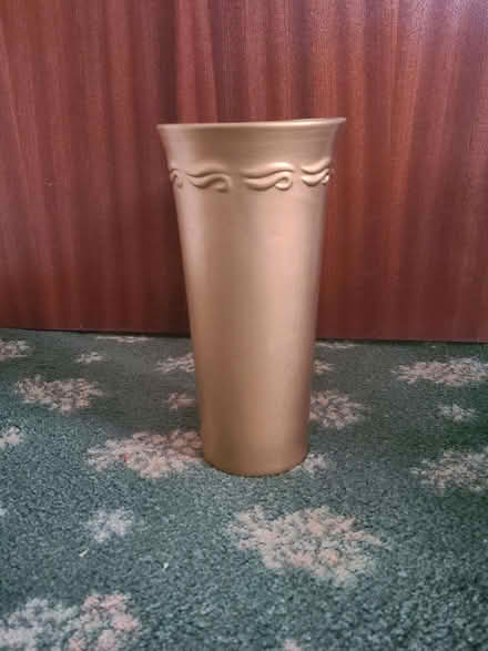 Photo of free Gold Coloured Vase For Christmas Display (CT18) #1
