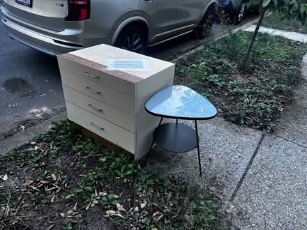 Photo of free Table and dresser (200th block off 13Th St SE) #1