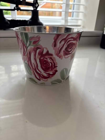 Photo of free Emma bridge water tin flower pot (Romsey) #1