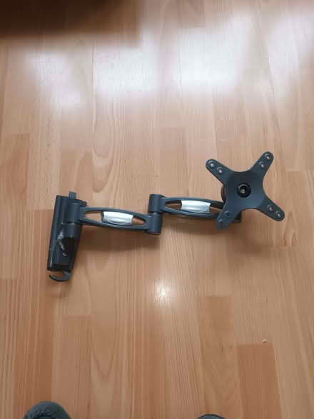 Photo of free TV / PC monitor wall mount (Woodley RG5) #3