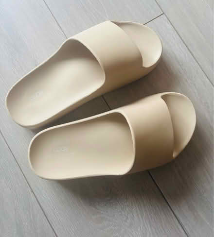 Photo of free Beige platform sliders (Ng1 1rt) #1
