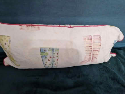 Photo of free Cushion (Sainsburys GL52) #1