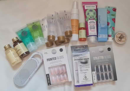 Photo of free Bathroom bits and bobs (L21) #1