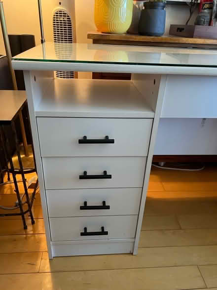 Photo of free White desk (Upper West Side) #3