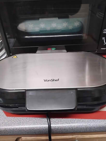 Photo of free Von Chef Waffle Maker (GU21 St John's Woking) #1