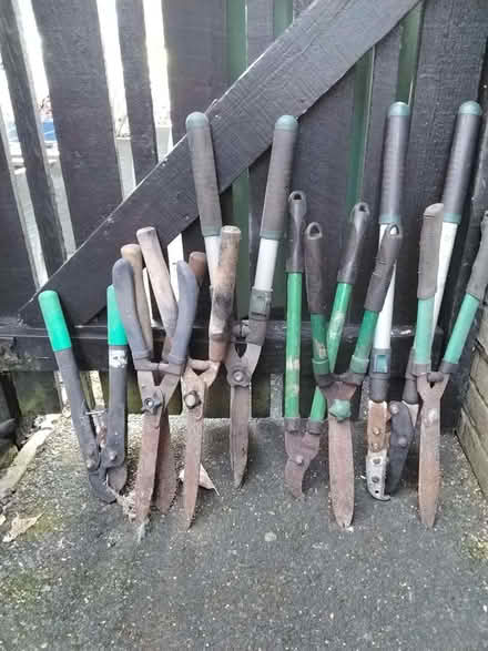 Photo of free Assorted job lot of garden sheres (Penrith CA11) #1