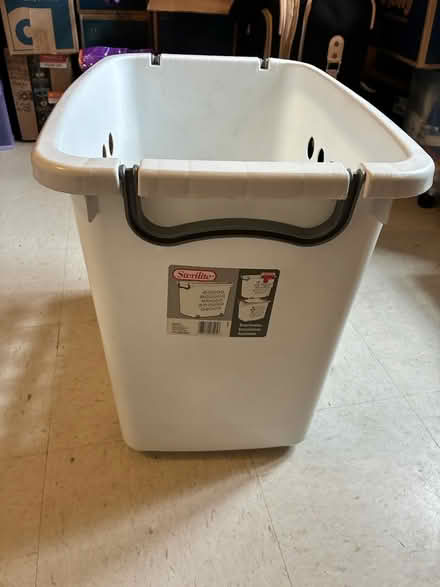 Photo of free Hamper (1711 Randall Avenue, Bronx) #2