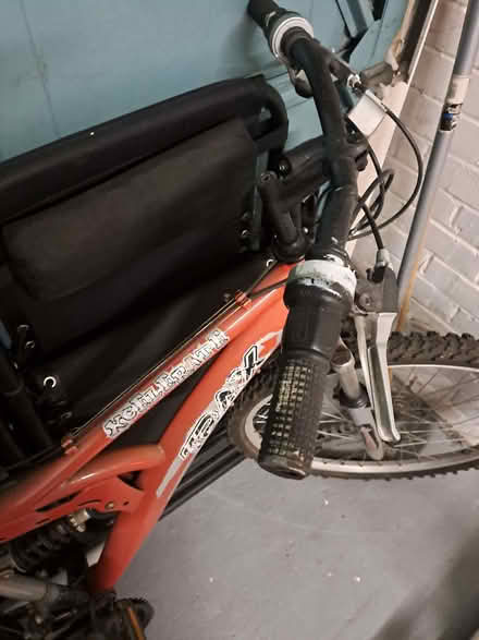 Photo of free Bicycle (Southcourt HP21) #2