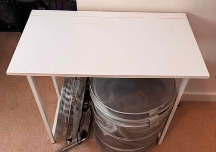 Photo of free White desk (CR7) #1